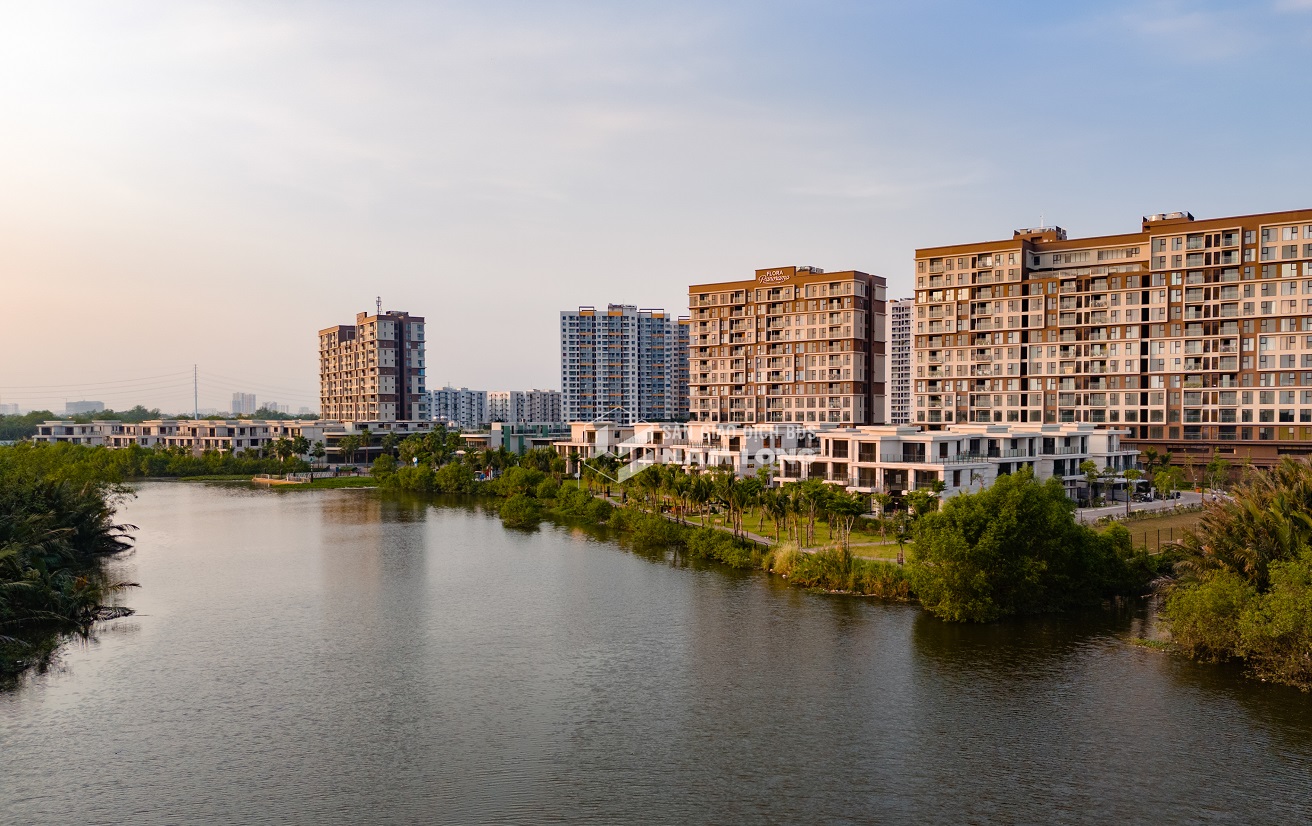 Toàn cảnh khu căn hộ Flora Panorama tại khu đô thị Mizuki Park Nam Sài Gòn với thiết kế hiện đại ven sông, không gian xanh rộng lớn và môi trường sống cao cấp, yên bình lý tưởng để an cư và đầu tư.